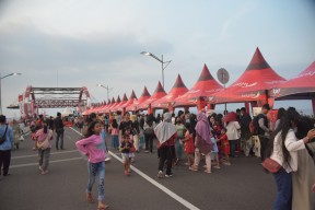 Lewat Festival Ramadan Bangkitkan Ekonomi UMKM di Jembatan Suroboyo