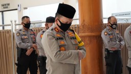 Polres Gresik Laksanakan Binrohtal di Masjid Asy-Syafaah