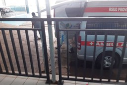 Walikota Tanjung Pinang Dilarikan ke IGD Menggunakan APD