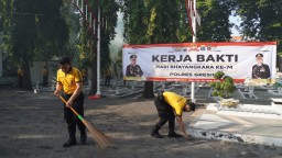 Jelang HUT Bhayangkara Ke 74, Personil Polres Gresik Kerja Bakti