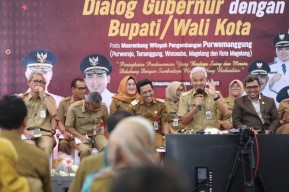 Ganjar Tekankan Pembangunan Daerah Tak Hanya Fisik