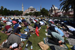 Haga Sophia Kembali Jadi Masjid, Shalat Jumat Perdana Membludak