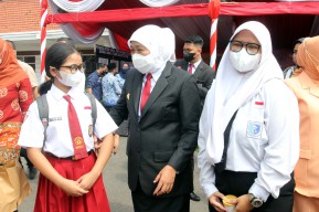 Gubernur Khofifah: Pendidikan Juga Membangun Karakter dan Peradaban