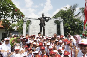 Wali Kota Eri Cahyadi Pimpin Peringatan Hari Musik Nasional di Makam WR Soepratman
