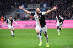 Higuan, Pemain Terakhir Juventus yang Tiba di Italia