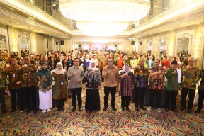 Gubernur Khofifah Tawarkan Pelatihan Ekonomi Digital Bekal Kembali Ke Tanah Air
