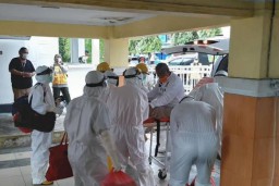 Istri dan Anak Almarhum Sekkota Tidore juga Positif Covid