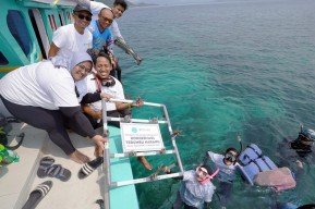 PT Pelindo Terminal Petikemas dan IPC Terminal Petikemas Rayakan HUT ke-79 Kemerdekaan RI dengan Konservasi Terumbu Karang di Pulau Pahawang