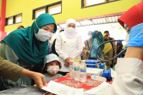 Gubernur Khofifah Ajak Masyarakat Tingkatkan PHBS dan Lengkapi Status Imunisasi Anak