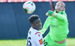 Kiper Adelaide United  Beralih Profesi menjadi Petarung MMA