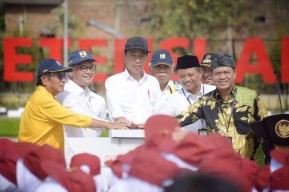 Uu Ruzhanul Dampingi Presiden Resmikan Sejumlah Infrastruktur di Bandung