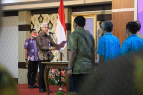 Lantik Pejabat Pemprov, Ganjar Tak Bosan Ingatkan Jaga Integritas