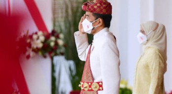 Upacara Kemerdekaan RI, Jokowi Pakai Baju Adat Lampung