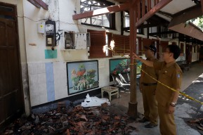 Pasca Kebakaran di SDN Dr. Soetomo V, Pemkot Surabaya Alihkan Pembelajaran via Daring