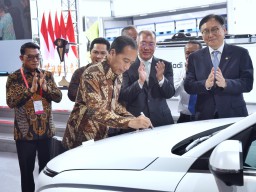 Jokowi Resmikan Ekosistem Baterai dan Kendaraan Listrik Korea Selatan di Indonesia