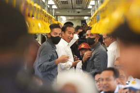 Jajal Kereta dari Depo Maros ke Rammang-Rammang, Presiden: Nyaman dan Bersih