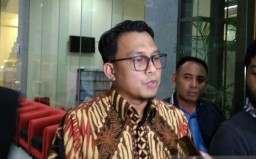 Nurhadi  Dicecar Pertanyaan Penemuan Barang Bukti ketika Ditangkap