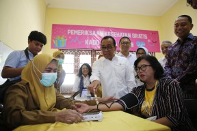 Surabaya Gaungkan Program Cek Kesehatan Gratis, Wali Kota Eri Cahyadi Dampingi Menko PMK Pratikno di Puskesmas Jagir