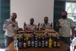 Jual Miras, Perangkat Desa Digerebek Satpol PP