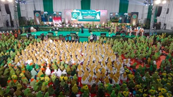 Gubernur Khofifah Bersama Puluhan Ribu Muslimat NU Masuk Rekor MURI