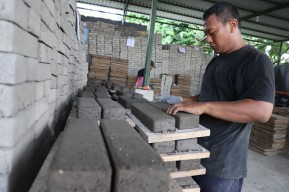 Angka Kemiskinan dan Kemiskinan Ekstrem serta Tingkat Pengangguran Terbuka di Surabaya Terus Menurun