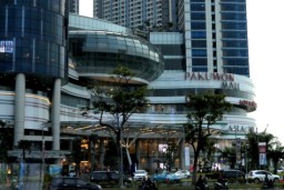 Penghuni Apartemen La Ritz Mansion Terekam CCTV Mencuri di PTC