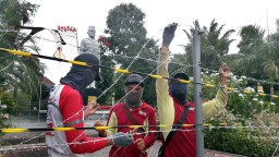 LINDUNGI DENGAN KAWAT BERDURI