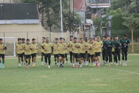 Bawa 22 Pemain Ke Solo, Aji Santoso Buka Opsi Turunkan Ernando