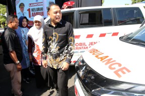 Wali Kota Surabaya Resmikan Layanan "1 Kelurahan 1 Ambulans" untuk Pelayanan Kesehatan Cepat dan Tepat