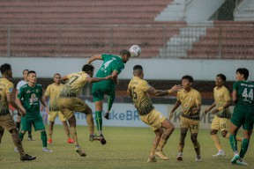 Cetak Tiga Gol, Persebaya Comeback di Babak Kedua
