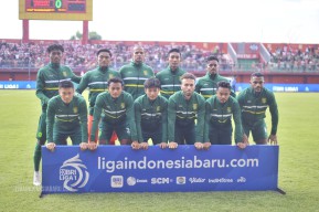 Aji Santoso Beberkan Kunci Penampilan Apik Lini Pertahanan Persebaya