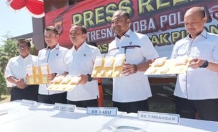 Polda Jabar Tangkap Kurir dan Bandar Narkoba