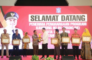 Wali Kota Surabaya Serahkan 23 Penghargaan ProKlim 2024, Surabaya Raih Penghargaan Terbanyak se-Indonesia
