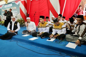Gubernur Khofifah Santuni 500 Anak Yatim dan 50 Pelaku Usaha Ultra Mikro di Sampang