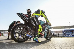 Rossi Mengaspal Kali Pertama dengan Tim Petronas Yamaha SRT