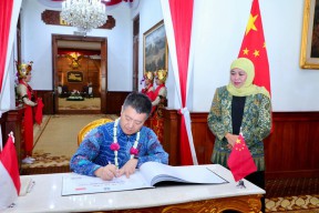 Gubernur Khofifah Bahas Peningkatan Kerja Sama Pengembangan Industri Hilir dan Kualitas SDM