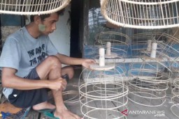 Pandemi, Pengrajin Sangkar Burung di Cianjur justru Kebanjiran Order