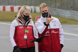 Mick Schumacher Jajal Mobil Ferrari di Abu Dhabi