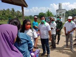 Sembako dan Masker dari Bupati Kepsul untuk Lansia