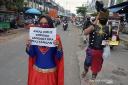 Pahlawan Super Blusukan ke Pasar Sosialisasi Corona