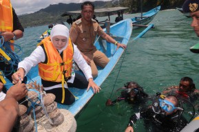 Tanam Terumbu Karang di Pantai Mutiara, Upaya untuk Membawa Jawa Timur ke Era Blue Economy.