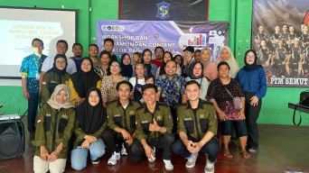 Universitas Hang Tuah Dorong Pengelola Wisata Kuliner Semolowaru Tingkatkan Kompetensi Digital Lewat Workshop Content Creator