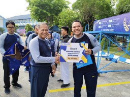 Universitas Hang Tuah Gelar Senam Bersama, Berikan Penghargaan, dan Lepas Atlet ke Unair Cup 2024
