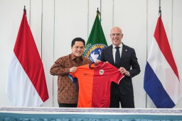 Erick Thohir Sambut Kerja Sama PSSI-KNVB untuk Tingkatkan Prestasi Sepak Bola Indonesia