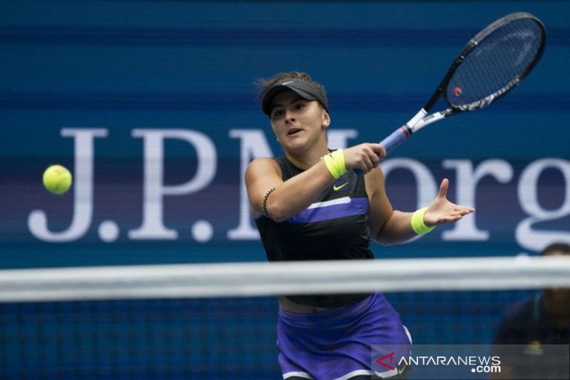 Petenis remaja Bianca Andreescu menjadi juara tunggal Grand Slam pertama Kanada, Sabtu (7/9/2019), setelah menang 6-3, 7-5 atas juara 23 kali Grand Slam Serena Williams pada final US Open. ANTARA/AFP/Don Emmert /pri (AFP/Don Emmert)

