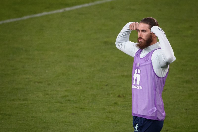 ergio Ramos dalam sesi latihan persiapan Timnas Spanyol untuk menghadapi Swiss dalam UEFA Nations League group 4 di St Jakob-Park stadium in Basel, 13 November 13 2020. (ANTARA/AFP)

