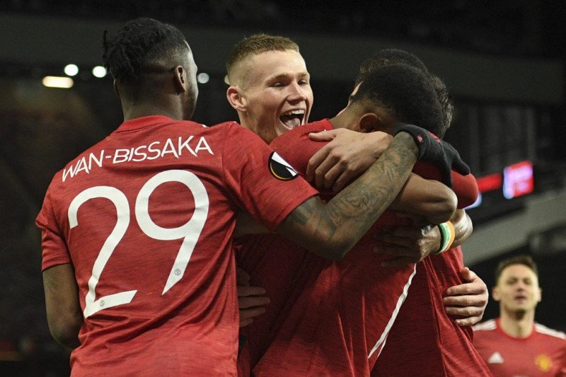 Foto arsip 11 Maret 2021 ketika Manchester United bermain seri 1-1 melawan AC Milan di Old Trafford. Tiga hari kemudian MU menang 1-0 atas West Ham di tempat yang sama. (AFP/OLI SCARFF)
