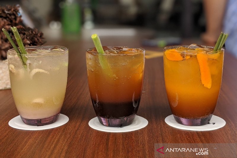 (Ki-ka): Javanese Temptation dari beras kencur dan serai, Spicy Sour dari jahe dan Ancestor Legacy dari kunyit asam di Swiss-Belresort Dago Heritage, Bandung. (ANTARA)
