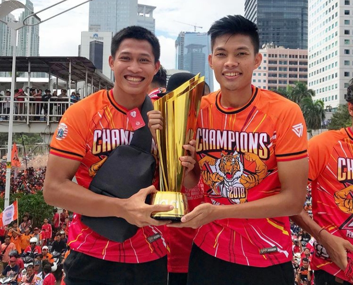 Daryono (kiri) bersama Vava Mario ketika pawai juara Persija di Jakarta 2018 silam. IG pribadi @mario18