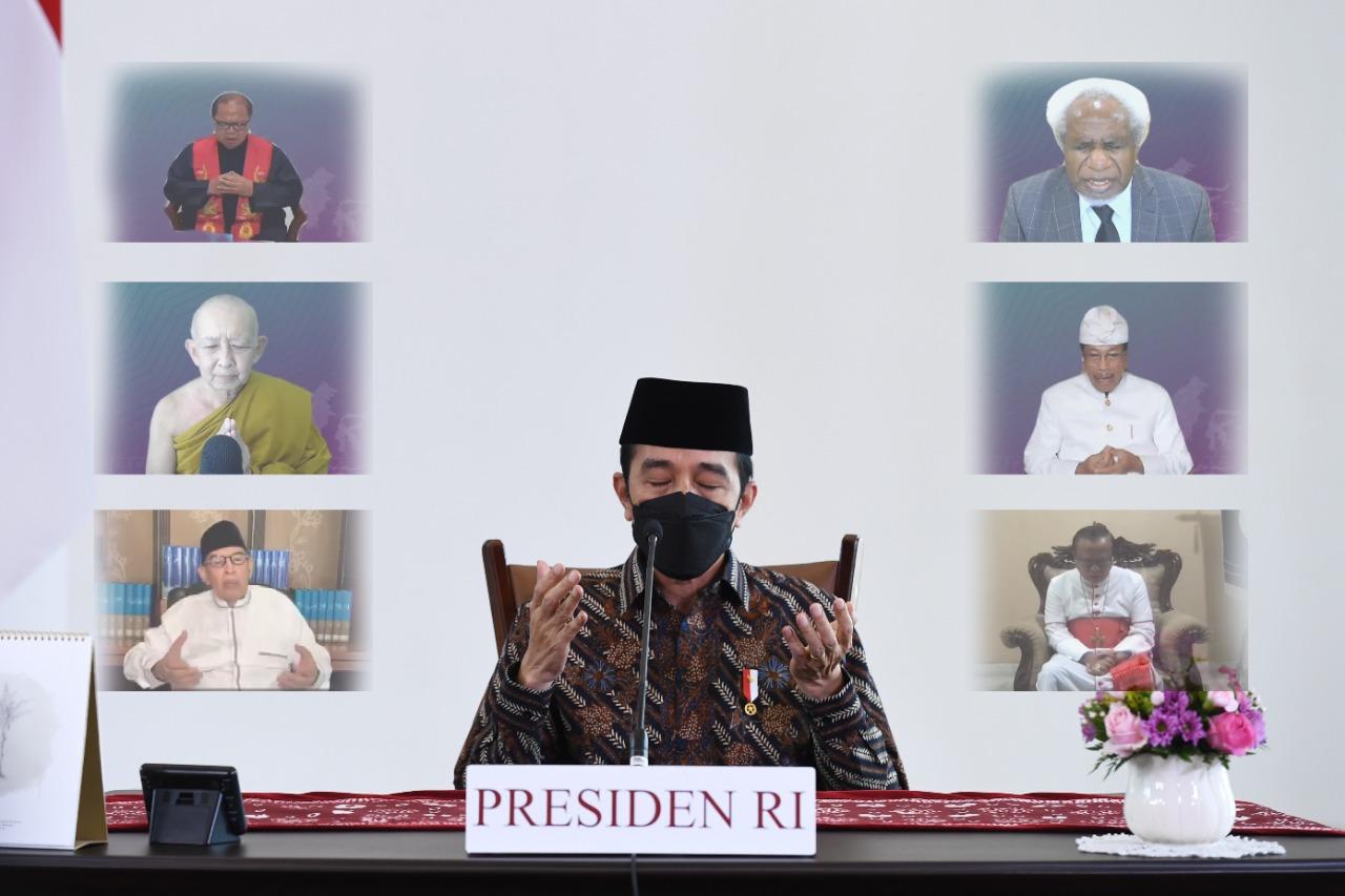 Presiden Joko Widodo pimpin doa bersama. ist